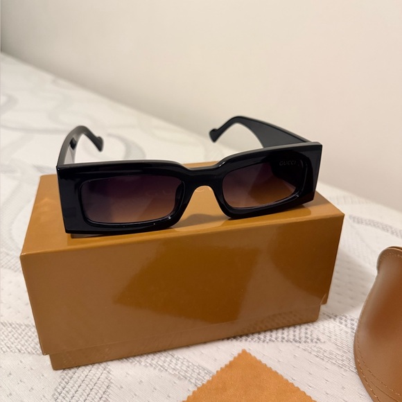 Gucci Black Sunglasses - Picture 3 of 8